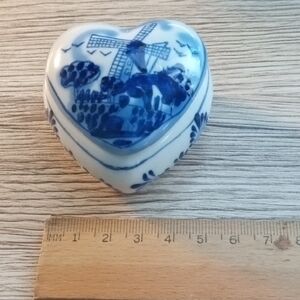 Netherlands Delft Blue Hand-Painted Ceramic Trinket/Jewelry Box
